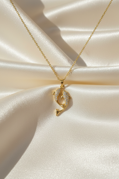 Dolphin pendent necklace